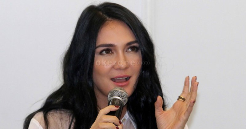 Luna Maya Ogah Tanggapi Isu Hubungan Reino Barack dan Syahrini